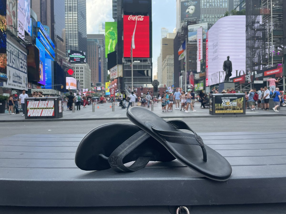 Hot enough in NYC to melt your chanclas. 🥵