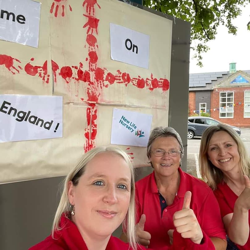 NewLifeCCong's tweet photo. “Come on England!!!” 

Bring it home! 🏴󠁧󠁢󠁥󠁮󠁧󠁿 ⚽️ 🥅🏆

From@ New Life Nursery children &amp; Staff

#ItsComingHome #ThreeLions #ComeOnEngland @GaryLineker @rioferdy5 @alanshearer (Give us a retweet guys - the kids will 🧡it) https://t.co/8jbLQDHjaZ