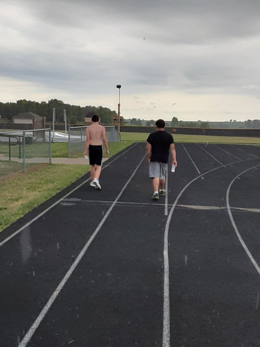 gbpack82's tweet photo. @KurtBenkert My son and nephew getting in their morning run before leg day this morning. My son has a high school camp next week #CubaCity #Cubans and then we'll be on our way to the @Showtyme_33 camp for my nephew! #WorkinInTheRain! https://t.co/drWRkRydfa