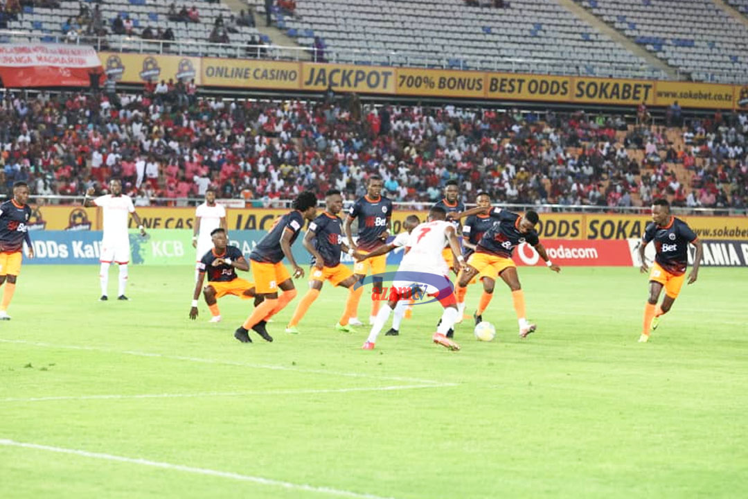 azamtvtz's tweet photo. 60’ | VPL  

KMC 0-2 Simba (Chris Mugalu 3’, 45’).

LIVE #AzamSports1HD 

#LigiKuuTanzaniaBara #VodacomPremierLeague #VPLUpdates #VPL #KMCVsSimba #KMCFC #SimbaSC #KMCSimba https://t.co/XstXKSPiTH