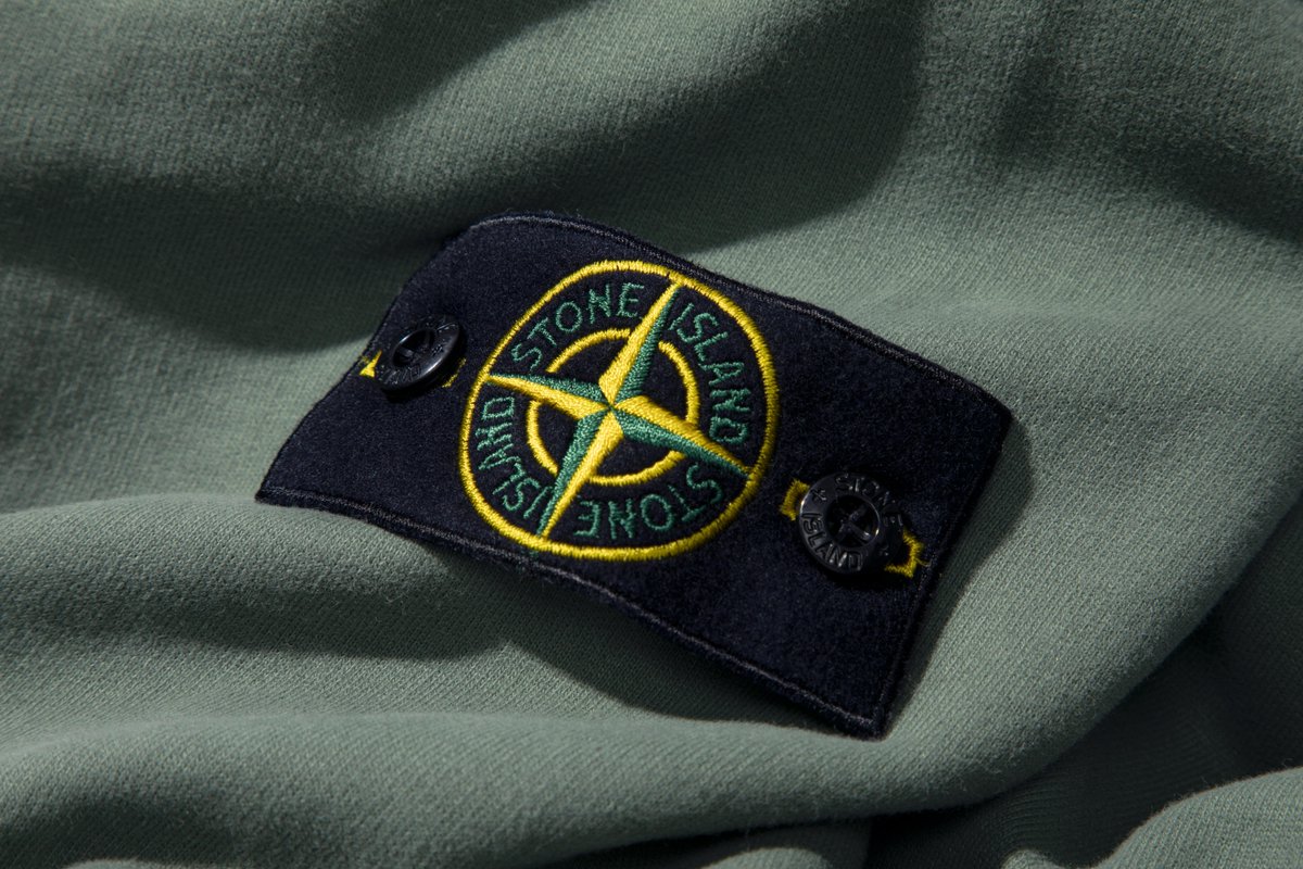 Цена стоника оригинал. Стон Исланд. Stone Island fw21. Нашивка стон Айленд. Stone Island 1999.