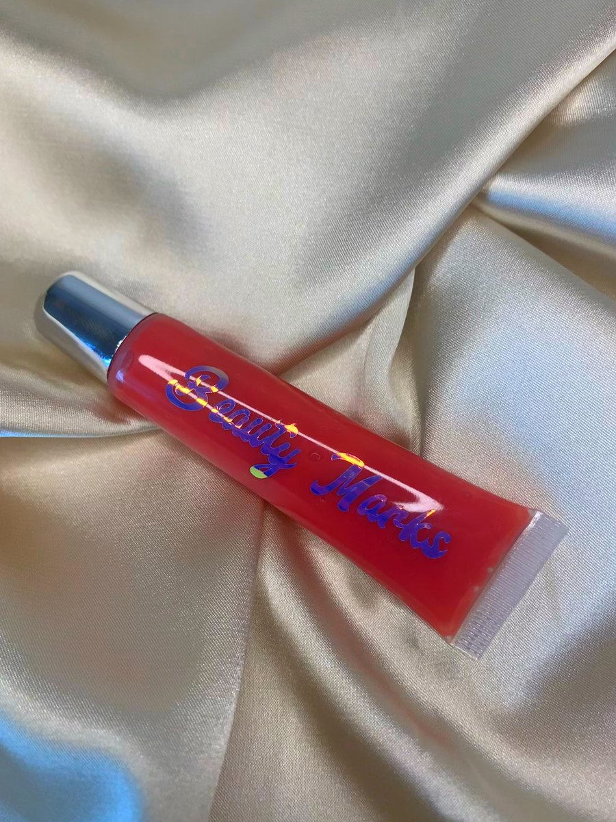 _BeautyMarks__'s tweet photo. Let me introduce our new jelly gloss Strawberry kiss 💋 
•
•
IF VIEWING FOLLOW 🌸💖@_BeautyMarks__ FOR MORE💖🌸
•
•
#lips #smallbusiness #lipgloss #lipglosspopping #BlackOwnedBusiness #BlackTwitter #lipglossbusiness #smallbusinessowner #blackgirlmagic #makeup #Threads https://t.co/sIsmyuEooG