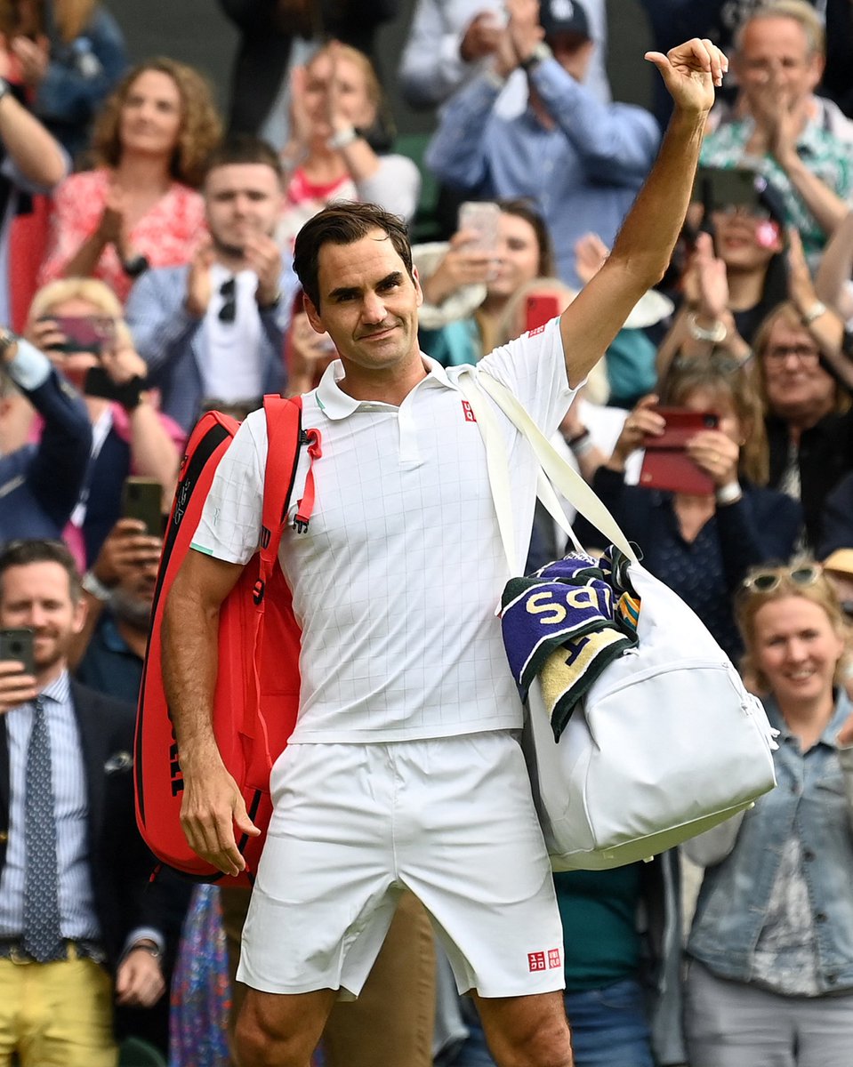 AustralianOpen's tweet photo. Long may you play, @rogerfederer 👍

A standing ovation for the 20x Grand Slam champion. #Wimbledon https://t.co/OiuQoeENxF