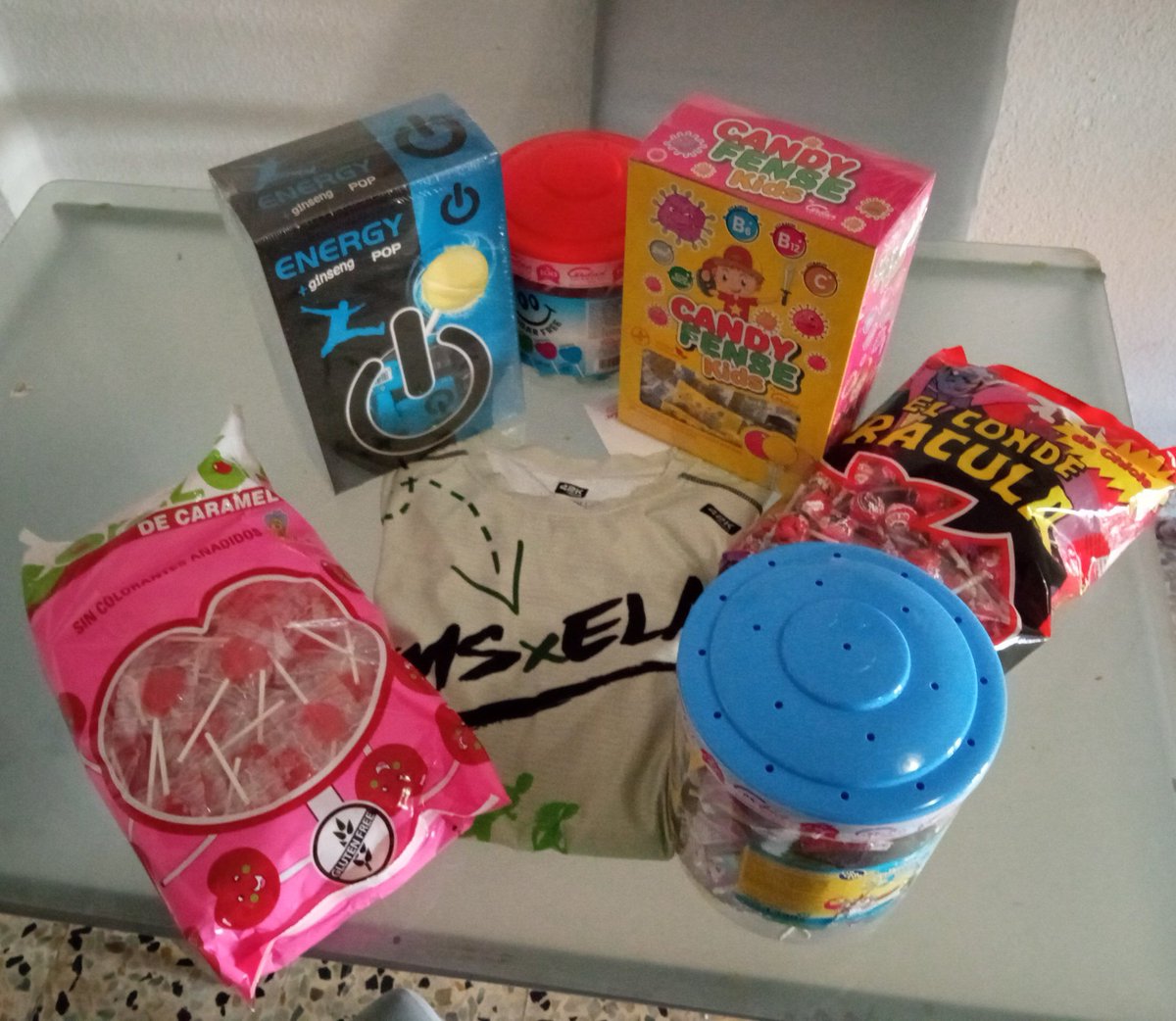 Gracias a <a href="/CaramelosCerdan/">Caramelos Cerdán</a> por el pedazo de lote de chucherías que me han mandado a casa al tocarme en el sorteo de <a href="/KMSxELA/">KMSxELA</a>, gran categoría.