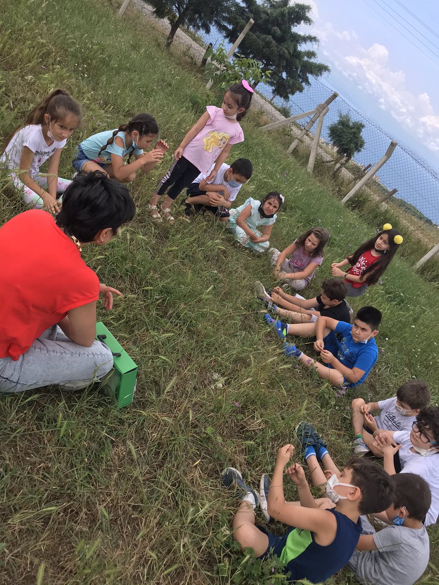 #telafidebendevarım Sinop Belediyesi Hayvan Barınağına ziyarete gittik.İmdi Dede masalını çocuklara anlattık.Ukulele eşliğinde dans ettik.Dolu dolu bir gün geçirdik. <a href="/ziyaselcuk/">Ziya Selçuk</a> <a href="/zgokhandogan/">Zübeyir Gökhan DOĞAN</a> <a href="/esinkavga/">Esin KAVGA</a> <a href="/YLDZercan1957/">Ercan Yıldız🇹🇷</a> <a href="/TCSinopValiligi/">T.C. Sinop Valiliği</a> <a href="/sinopataturkil1/">sinopataturkilkokulu</a> <a href="/sinopilmem/">Sinop Milli Eğitim Müdürlüğü</a> <a href="/ismailkrdb/">ismail KİRENDİBİ🇹🇷</a>