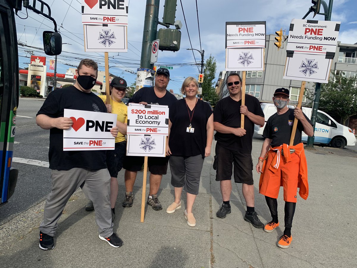 Members out this morning to SAVE THE PNE savethepne.ca another rally is scheduled this afternoon between 4-6PM. hope to see you there! (Local 118 members pictured with PNE CEO @frost_shelley) #savethepne #iatse #Solidarity @118IATSE @cupe1004