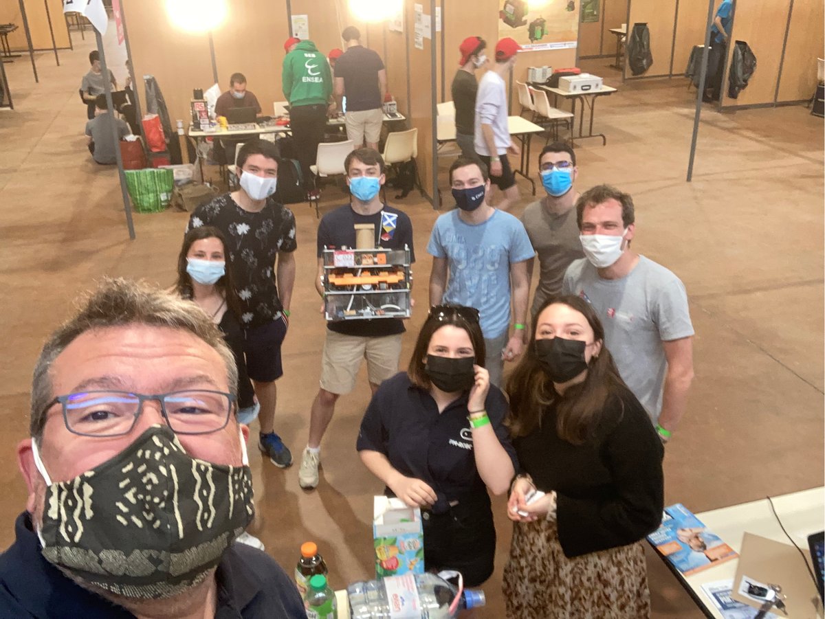 Installation en cours à la #cdr2021 ... et un petit bonjour en passant à #gramiral nos amis belges 🇧🇪 de toujours qui se sont qualifiés pour #eurobot cette année !!!