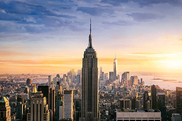 With over 2.8 million rentable square feet, the building has its very own zip code: 10118. 

#zarta #zartachallenge #game #gamer #gaming #gamingcommunity #gaminglife #funfact #factoftheday #trivia #triviagame #empirestatebuilding #nyc #zipcode #skyscraper #midtown #nyctrivia