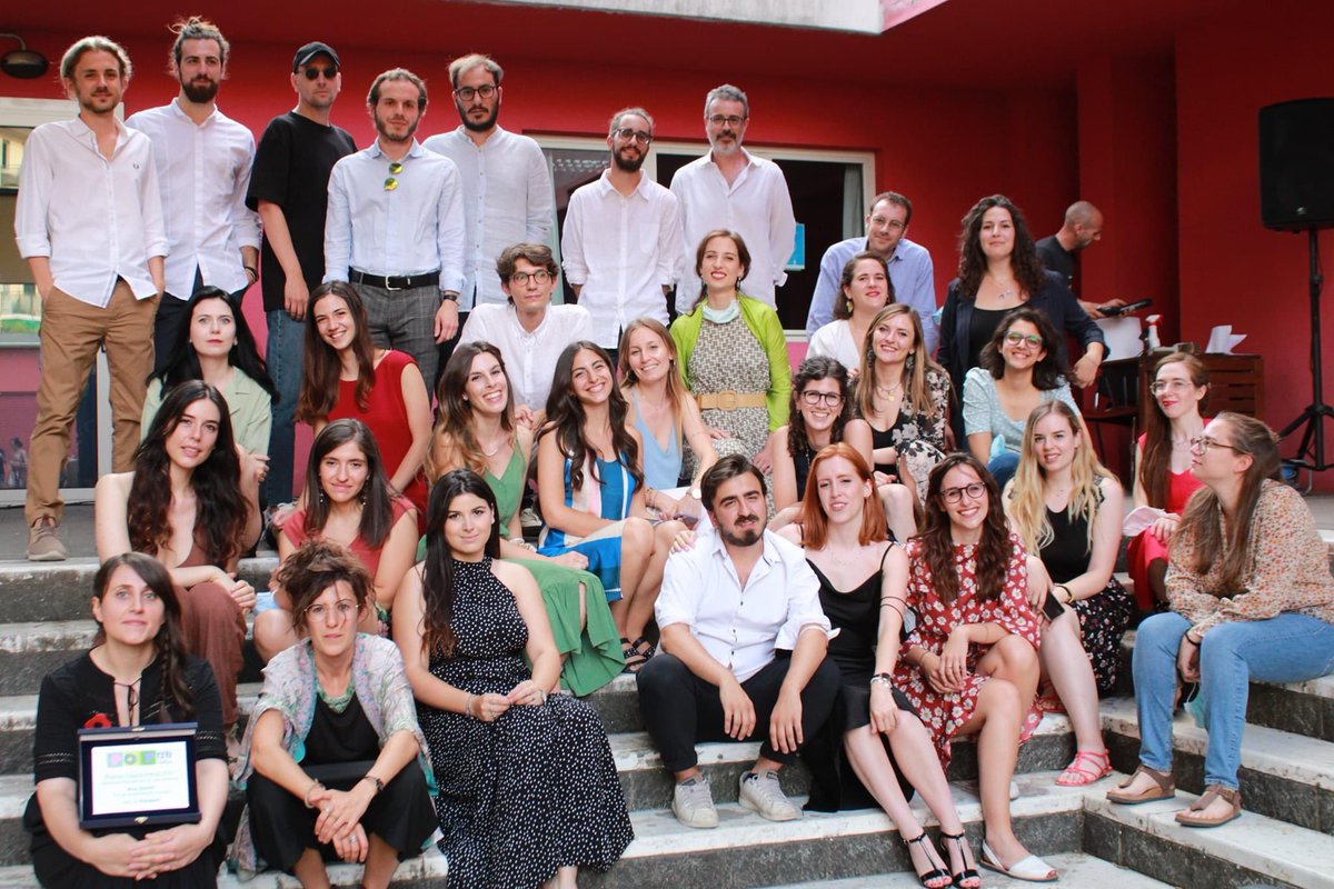premioperaprima's tweet photo. È già passata una settimana dalla super #serataPOP e non possiamo non pensare a quanto ci siamo divertiti a festeggiare gli autori della cinquina, e le nostre facce lo dimostrano! 👇🏻😁

Ecco un paio di foto del #PremioPOP21 per rinfrescarvi la memoria 📸 https://t.co/e3XDlDWoNB