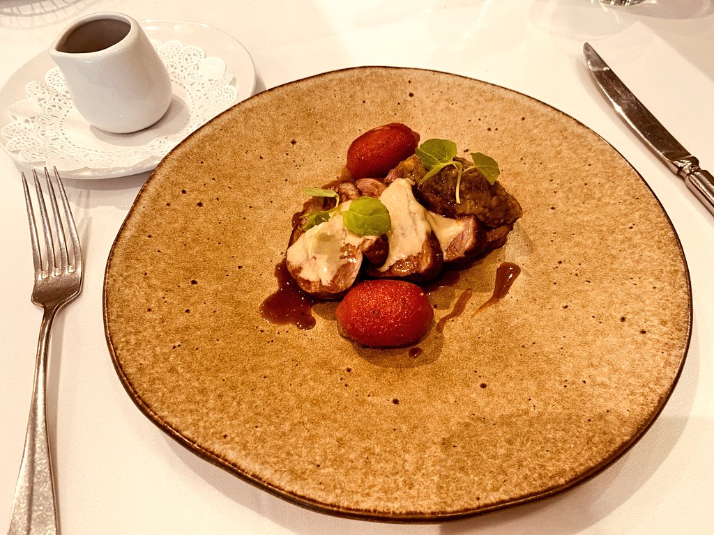 MichelinGuideUK's tweet photo. A bit of Paris in west London @Le_Vacherin #ActonGreen https://t.co/5v1eV45QTL