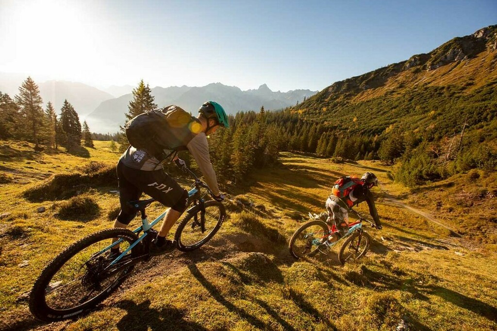 LinesMag's tweet photo. #TrailTrophy Premiere im #Brandnertal 🥳
Dieses Wochenende werden die Strecken rund um den @bikeparkbrandnertal erstmals enduro-mäßig bearbeitet.
📸 Brand Tourismus
#Vorarlberg #Mountainbike #Enduro #EnduroMTB https://t.co/lRqEh4guds https://t.co/ZYdurPLIZ3