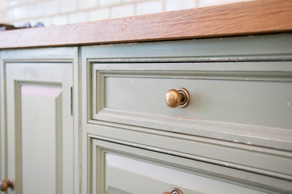 Is it time for those kitchen cabinets to be upgraded? Should you replace or reface? buff.ly/2Hizbob