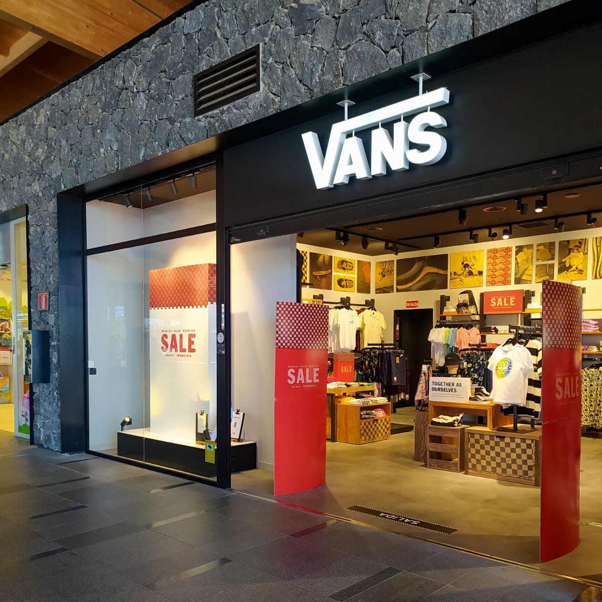 vans gardens mall