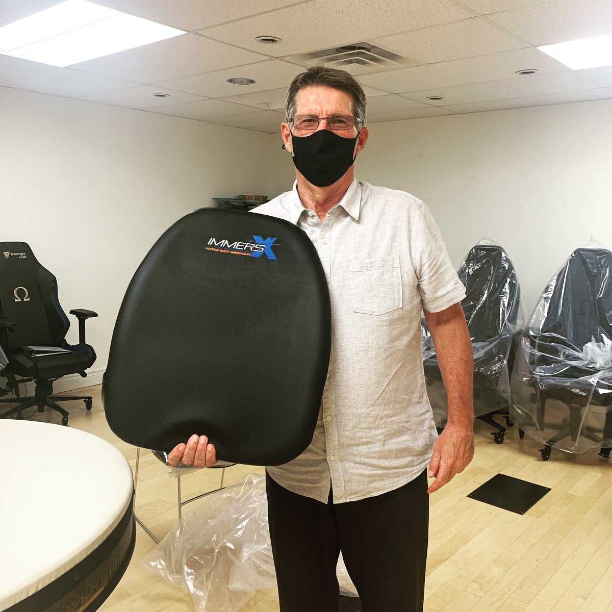 ImmersX's tweet photo. President Chris Kostka delivered six Vibro-Acoustic Backrests to @sensitycanada today. These portable devices are not only easy to transport but fit nicely on the back of a chair, wheelchair, couch or can be used in the car too! #WellnessWednesday https://t.co/32lF6NxLLj