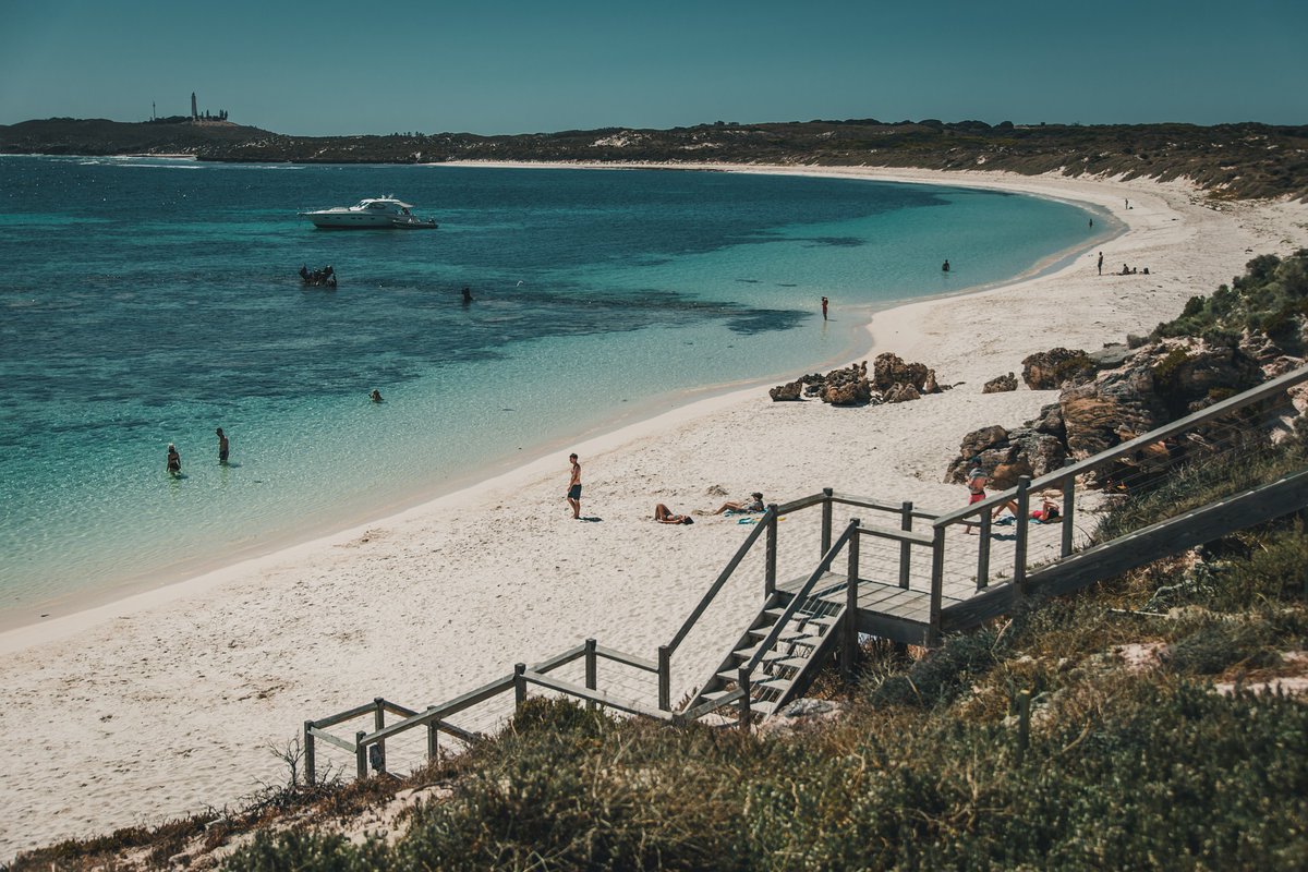 It's a constant battle to keep our Oceans clean. This past week has been #CleanBeachesWeek, but that doesn't mean that we should stop there. Let's make it our mission to keep plastic and garbage off our beaches. It doesn't just affect the animals, but us as too!