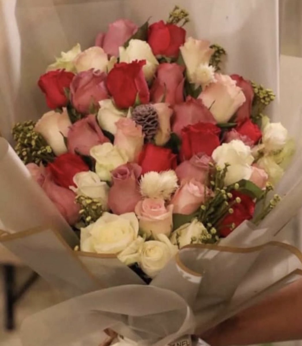 أعلم أن كثيير من الأحبة يرغبوا في وصل متابعيني الى 400k .
أفتخر بمتابعيني والجميع ..
لكن مناسبة الأيام العشرة والعيد أحب الي.
وتقديراً للجميع ارفع عدد الإهداءات الى ٣٠ جوال.
وليس بعدها سوى الإهداء بمناسبة يوم الوطن العظيم 
🇸🇦💚🇸🇦
 #شكرا_لابن_الوطن_بغلف