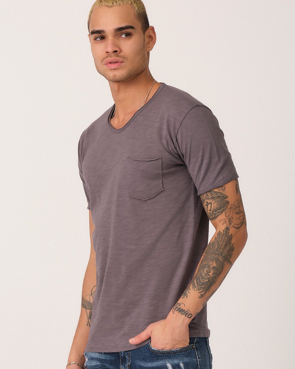 dgacomtr's tweet photo. Gri V yaka T-Shirt 

Flamlı Kumaş 
%100 Pamuk 

Kendi Tarzınız Yarat
https://t.co/aVkFTT8U5l

#dga #eticaret #onlinealışveriş #tekstil
#seramik #yağlıboyatablo #supla #özeltasarım  #kaliteliürünler #spor #sporgiyim #sweatshirt #tshirt #moda #trend #sanalmağaza. #sporveşık https://t.co/6gJi2qkkKA