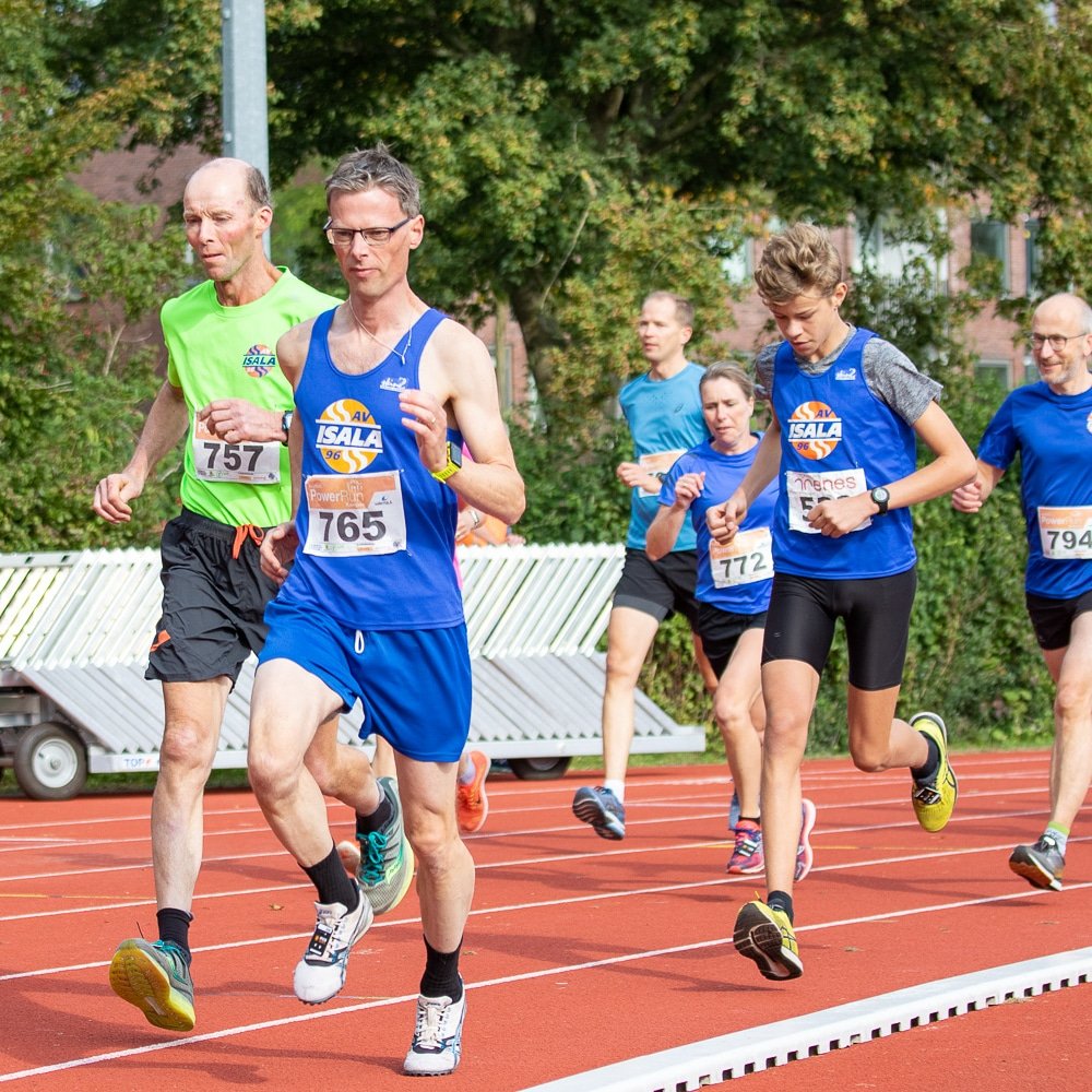 Aanstaande vrijdag een #baanloop 🙌🏼 bij ons op de baan! Welke afstand kies jij: De 1500 meter of een 5000 meter? 🤔

Kijk snel op atletiek.nu