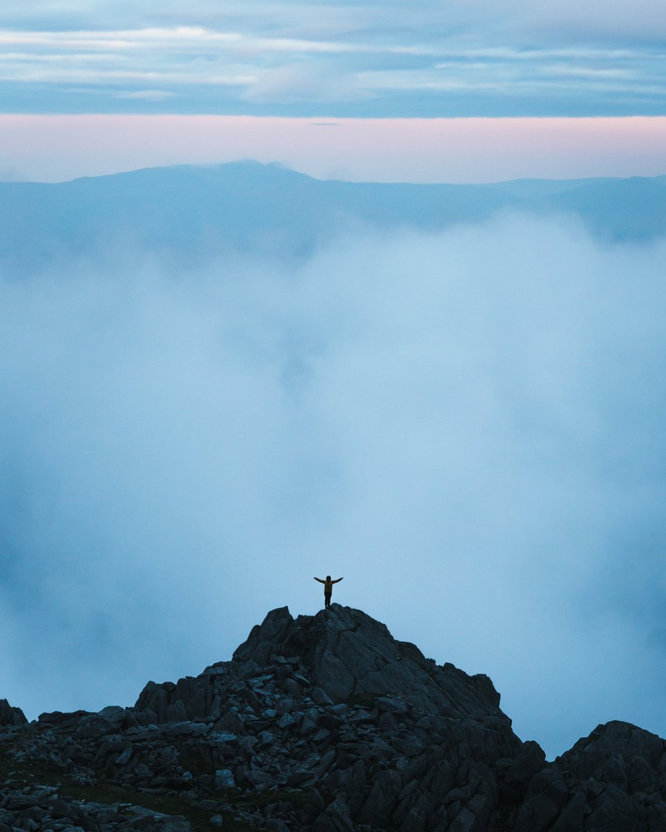 jonmhayward's tweet photo. There’s no better feeling then being on top of a mountain. It just makes you feel good, who’s with me? #eryri #snowdonia @visitsnowdonia @visitwales https://t.co/wzW8ZiE3Kv