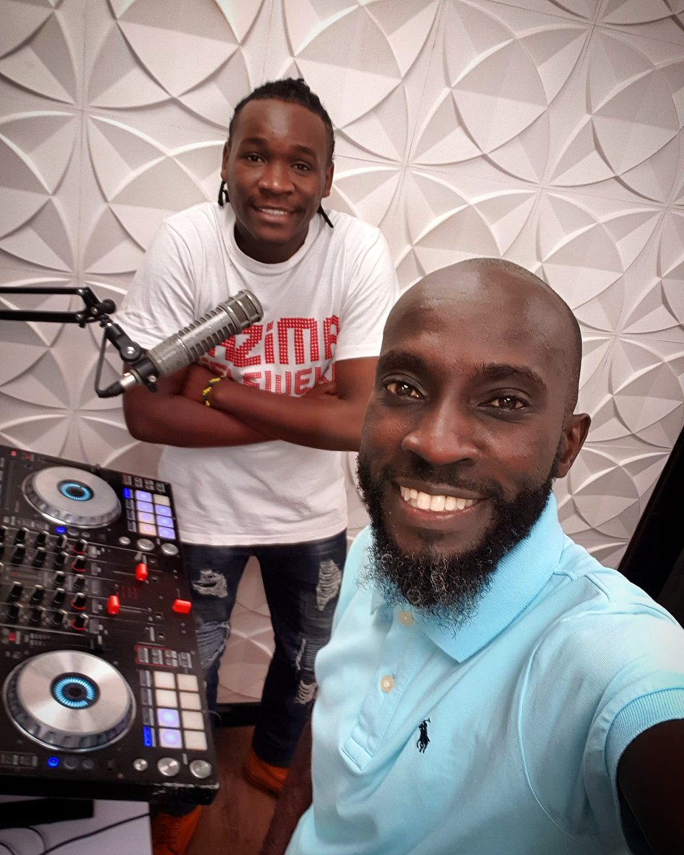 ALIBABA β’ (@alibabakenya) on Twitter photo Wale Jamaa Wa #ReggaeWave wako ndani ya <a href="/RadioJamboKenya/">Radio Jambo</a> πΊπΊ
<a href="/JockertheDj/">JockertheDj</a> pon di Decks
Iko kitu!
Inakubambia wapi? Wale Jamaa Wa #ReggaeWave wako ndani ya <a href="/RadioJamboKenya/">Radio Jambo</a> πΊπΊ
<a href="/JockertheDj/">JockertheDj</a> pon di Decks
Iko kitu!
Inakubambia wapi?