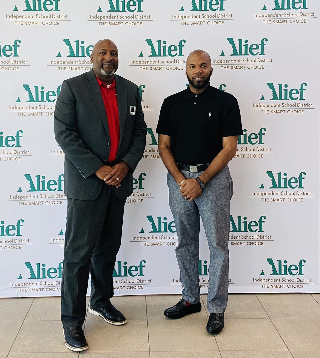 RenferdJoseph's tweet image. Had a great discussion and planning meeting with Dr. John Smith from @UHouston. Great things coming to @aliefFineArts this upcoming year. Cant wait to learn more innovative ways to impact our @aliefFineArts staff. #GrowthMindset #HoustonHereWeCome