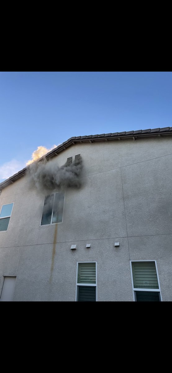 stanconfirepio's tweet photo. #SCFPD assisted @ModestoFire with this house fire in the 2500 blk of guadalajara in @cityofmodesto. Crews worked aggressively to contain the fire to the upstairs bedroom and attic. @CeresFire provided coverage. @StanislausFIU investigating. @CentralValleyTV @Code3N @SCF_Alerts https://t.co/vkAIF7hr0J