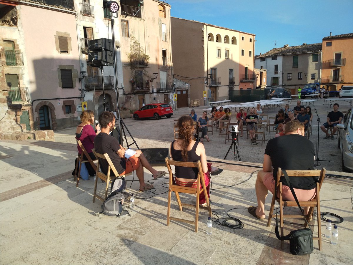 Participen a fila zero de la xerrada 'Agroecologia i venda en línia: impactes i costos invisibles' <a href="/LaZona_Mercat/">LaZona</a> <a href="/katuma_org/">KATUMA</a> i <a href="/oida_cat/">Oidà.cat</a>. 

Moltes gràcies per venir i contestar les preguntes del públic d'Artés i del que ens segueix en streaming.

#EinatecaAgroecologica