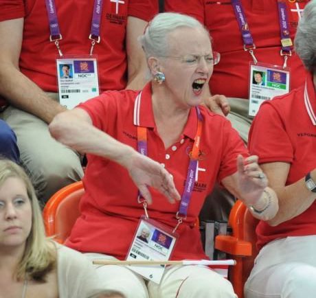 Lorte England
Lorte Lorte England
I lugter af lort
Jeres træner er en lort
Jeres hotdogs smager af lort
Og jeres lorte ligner lort