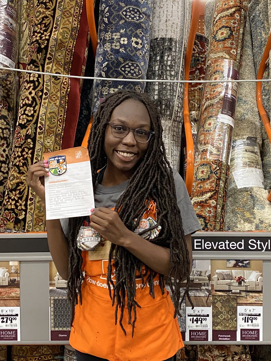 Feendia is killing it with her outstanding customer service!!! She was praised on the VOC survey FOUR times in two days!!! Keep it up girl!
