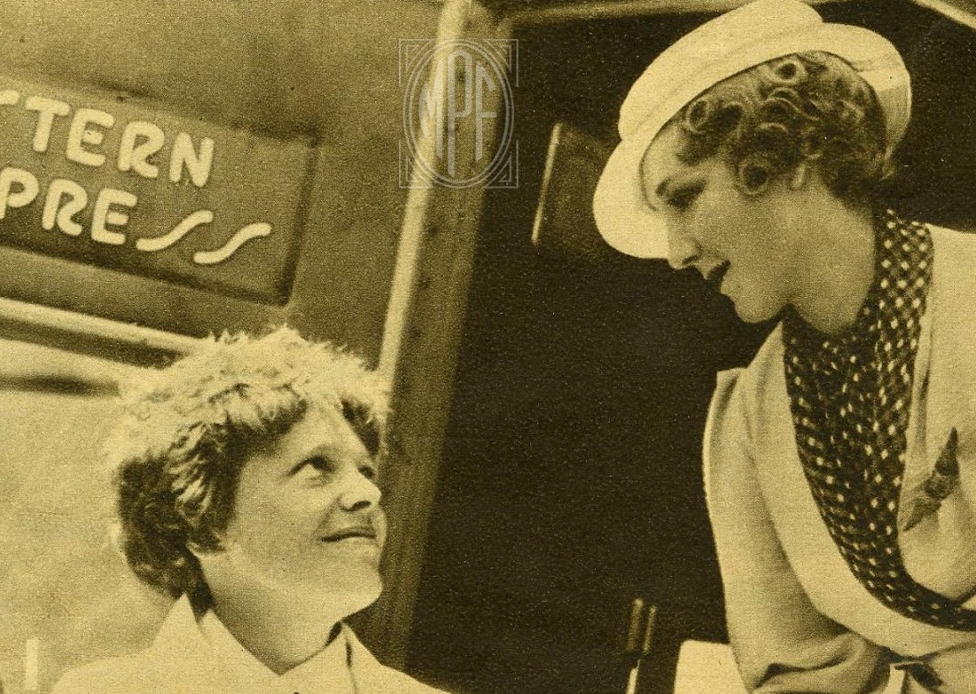 TheMaryPickford's tweet image. Amelia Earhart visits Mary #OTD in 1932 and signs her autograph book as follows:
"After this morning’s workout – I am sure it is more difficult to make a good picture than to fly the Atlantic. 
My appreciation of your work and your hospitality."
#AmeliaEarhart #marypickford