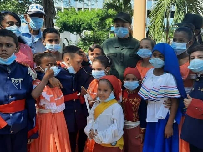 CulturaZulia's tweet photo. El pasado 05 de julio desde la Plaza Bolívar, niños y niñas del Centro Cultural Vidal Calderón participaron en actos conmemorativos del 05 de Julio🇻🇪. https://t.co/Pq2MOGPUJt