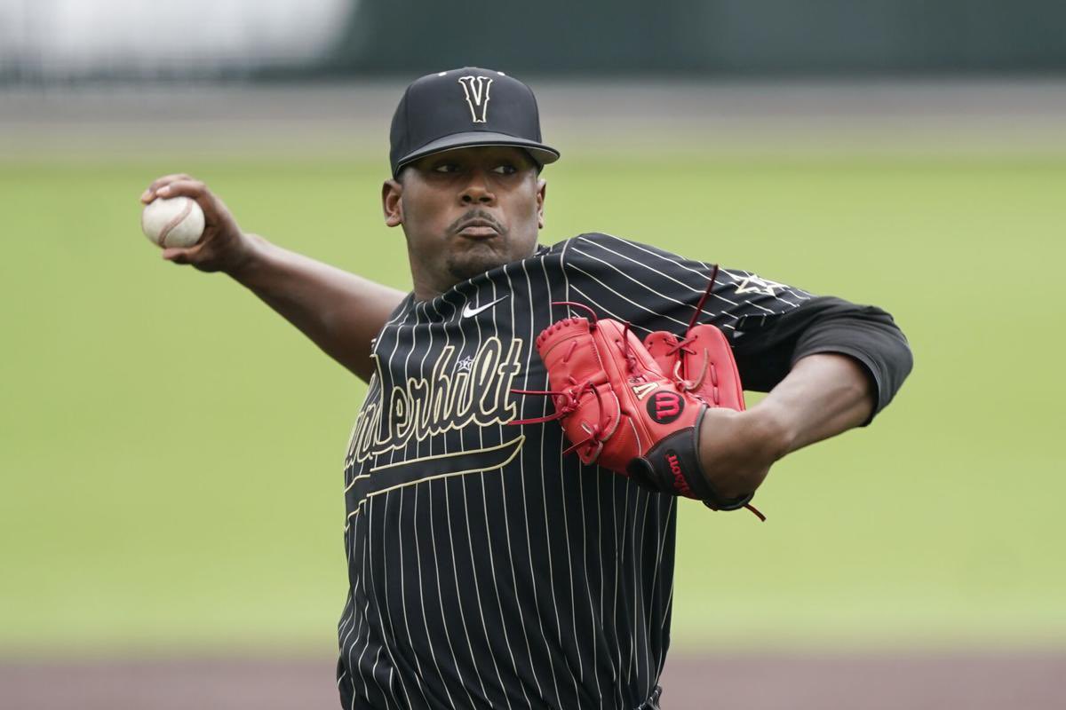 DavidKelly1290's tweet photo. #ChipHale says this year’s #ArizonaWildcats offense was so good they probably knocked #KumarRocker TEN picks down #MLBDraft board. 

#BearDownArizona 

Photo: @OWHnews https://t.co/GVCQQAQxDX