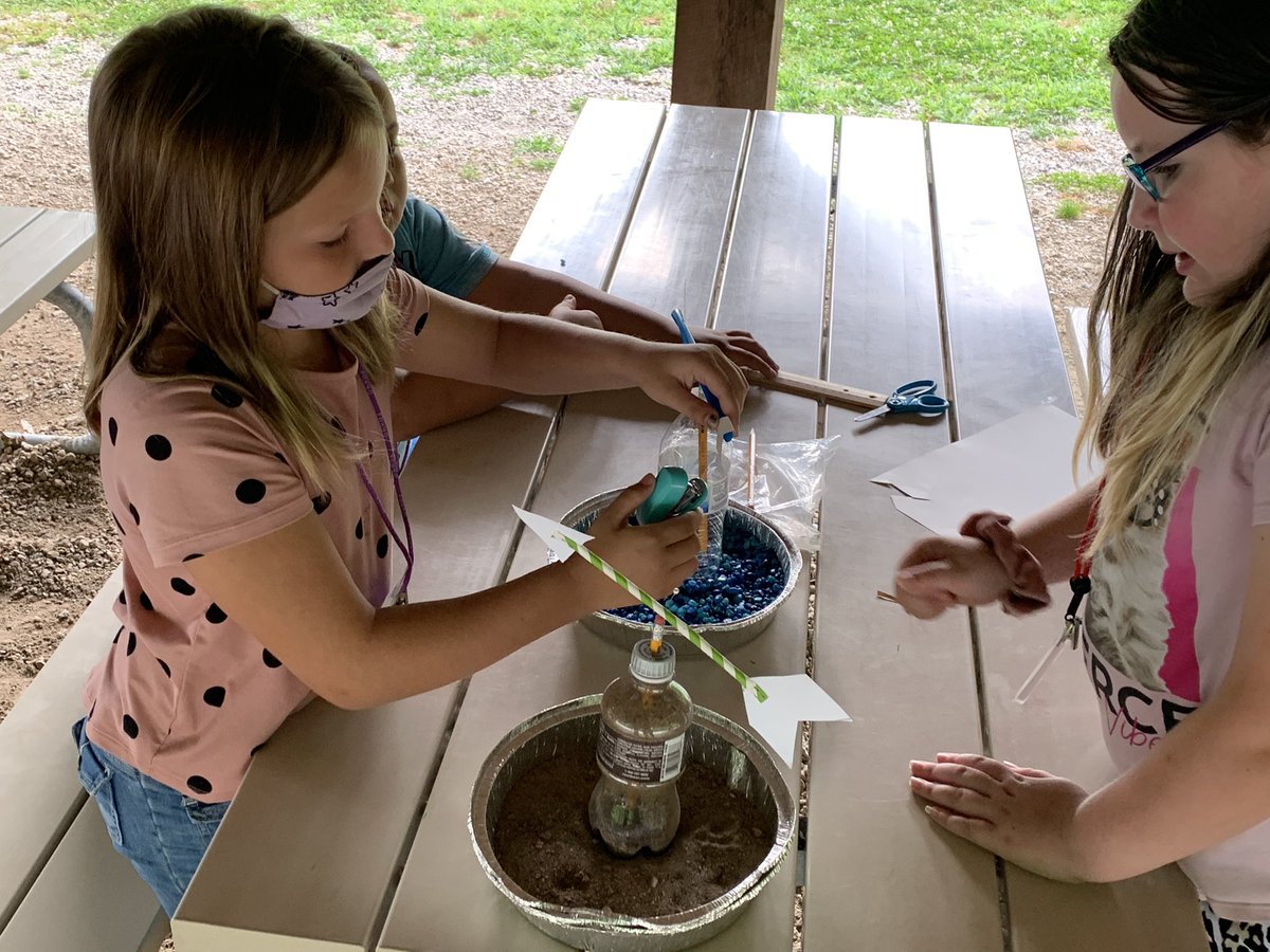 SpradMCS's tweet image. Making weather instruments @campadventurein @MuncieSchools