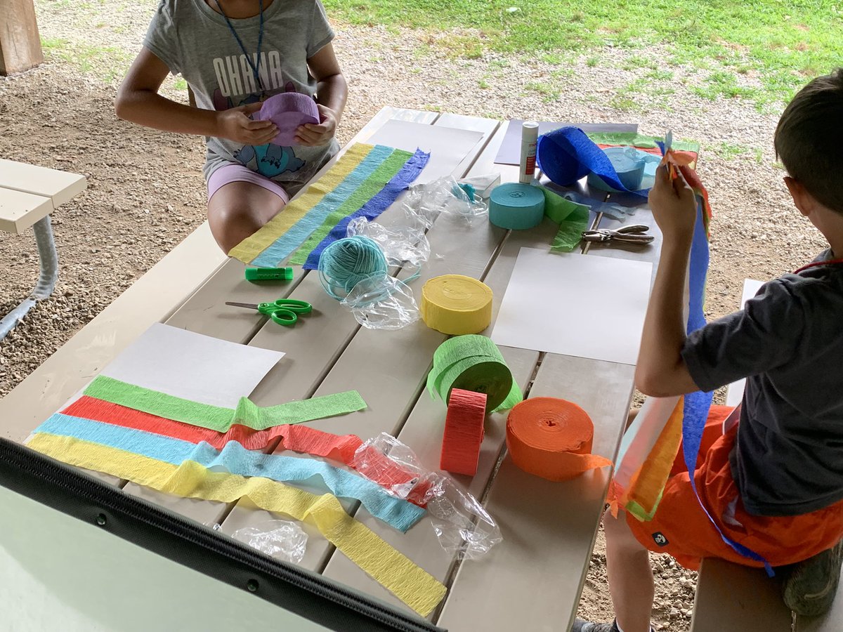 SpradMCS's tweet image. Making weather instruments @campadventurein @MuncieSchools