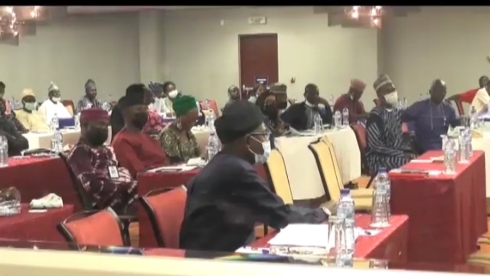 CDDWestAfrica's tweet image. Few days ago, @CDDWestAfrica along with our partner, Presidential Committee Against Corruption (PACAC), met with stakeholders in Ogun state to interrogate the values reorientation needed to fight corruption in a diverse society like Nigeria's.

#PACAC #NOA #MacArthur