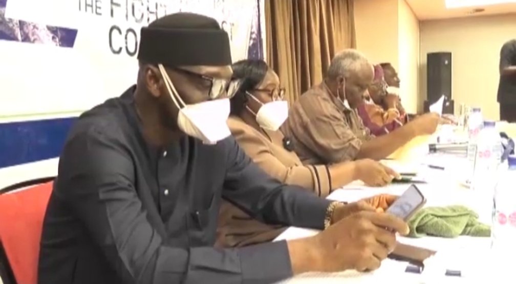 CDDWestAfrica's tweet image. Few days ago, @CDDWestAfrica along with our partner, Presidential Committee Against Corruption (PACAC), met with stakeholders in Ogun state to interrogate the values reorientation needed to fight corruption in a diverse society like Nigeria's.

#PACAC #NOA #MacArthur