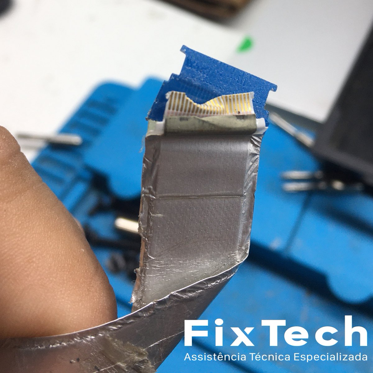 FixTechBrasil's tweet photo. Quando o cliente que nunca trabalhou com eletrônica tenta fazer reparos... https://t.co/MscQ4qrdnU
