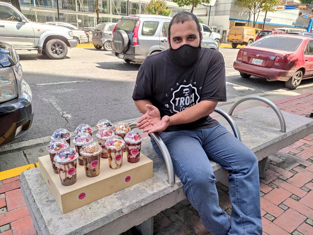 Si me ven, cómprenme.

(A mi no, a los vasos).