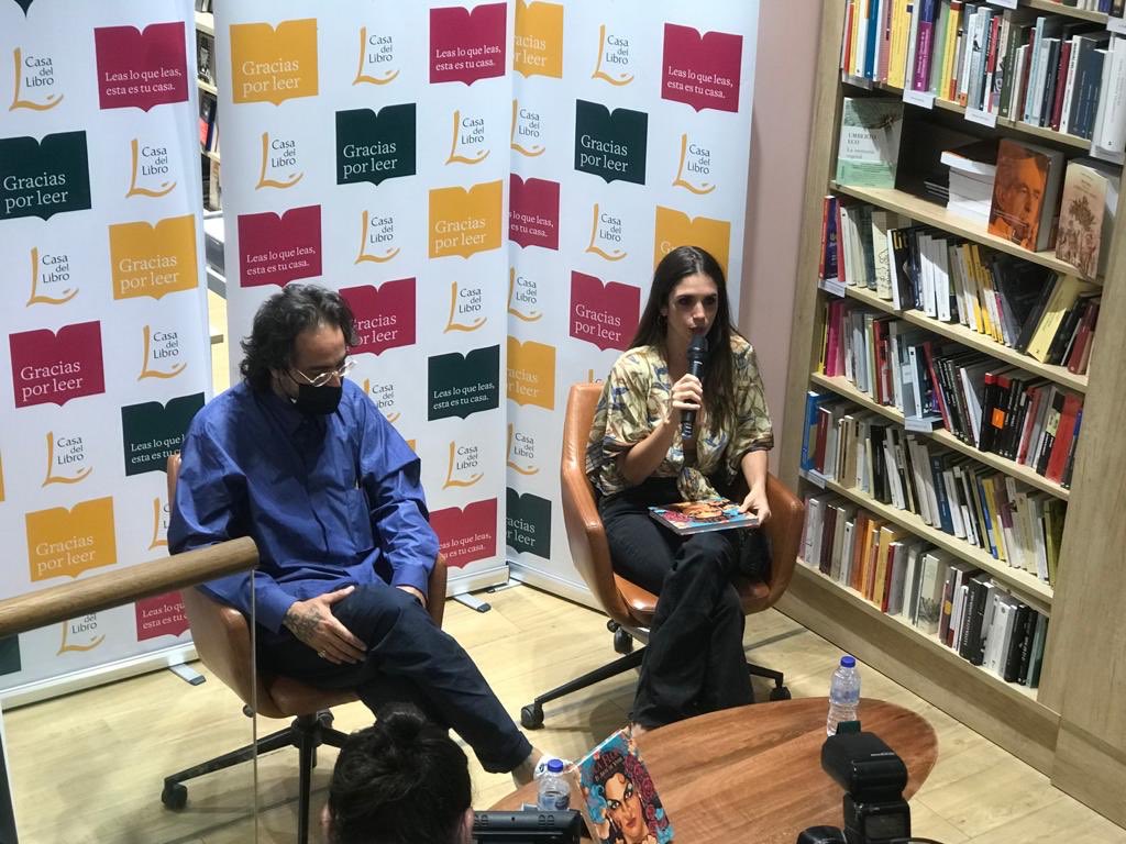 Lunwerglibros's tweet photo. Maravilla de presentación hoy de la biografía ilustrada de #LolaFlores por #SeteGonzalez en @casadellibro. ¡Gracias por acompañarnos! https://t.co/SB79yAYIy1