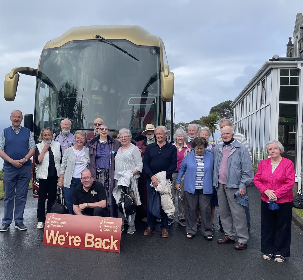 #BusesMoveIreland
#ForUsAll 
Everyone vaccinated, #letsgo
#Ireland #volvo9900 #staycation #travelnow #wanderlust #wonderfulplaces 
Masks off for quick photo