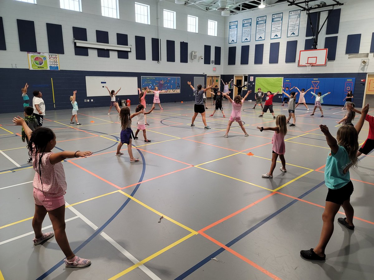 chisholm438111's tweet photo. Staying healthy in summer! HITT(High-intensity interval training) with Mrs. Brueckner!!! 
#OCESsummeracademy 
@WorcesterSystem 
@TJMillsWCPS https://t.co/6Ua3iPdfil