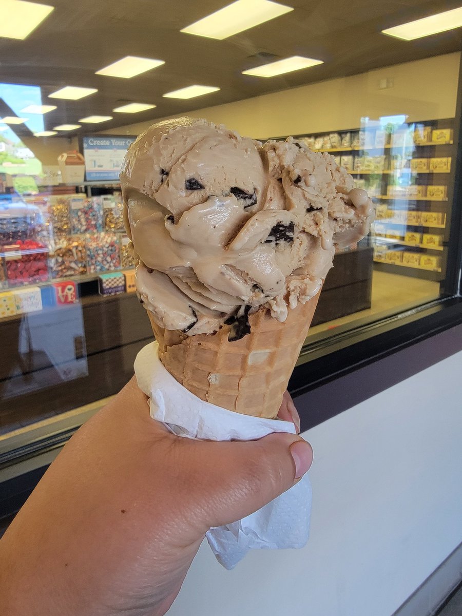 Me49435715's tweet photo. @EatMyGlobePCast Chocolate espresso ice cream. My post vaccine treat. 😋🤗 https://t.co/350uI6zLlH