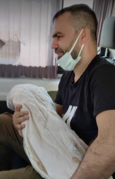 ferhatttunc's tweet photo. Belki duymamış olabilirsiniz sayın @drfahrettinkoca Bugün SMA’lı bir bebek daha parasızlık yüzünden nefessiz kaldı. Harekete geçmeniz için daha kaç bebeğin ölmesi gerekir? Bu babanın acısını yürekten hissetmiş olmalısınız. Bu acıya daha kaç baba dayanabilir?
 #ErenMelekOldu https://t.co/D4sfnYFK6y
