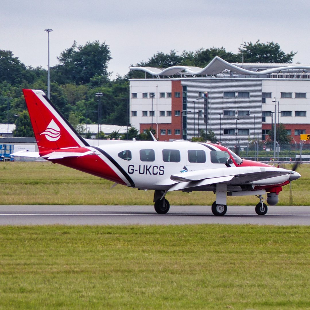 Michaelflying28's tweet photo. 2Excel Aviation Oil Spill Response Piper PA-31 Navaj G-UKCS arriving at Doncaster Airport 28.6.21. 

#2excel #2excelaviation #piper #piperaircraft #piperpa #piperlovers #navajo #pipernavajo #pa31 #pa31navajo #piperpa31 https://t.co/AVeLnIPlxg