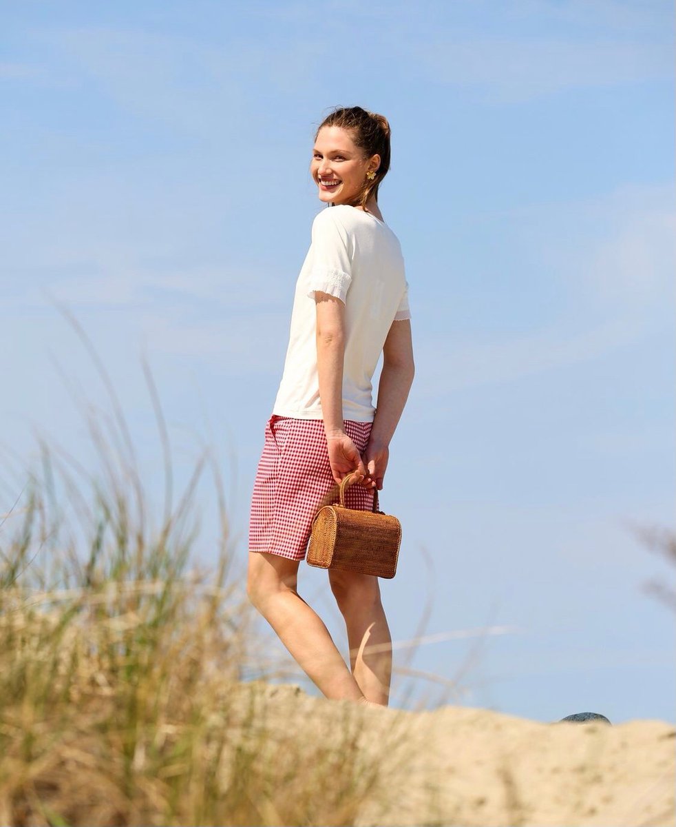 VisitNantucket's tweet photo. It's a perfect day for shopping! Swing by the Sara Campbell boutique on South Beach St. and shop all their new summer arrivals!
📸: @saracampbellltd
#VisitNantucket #BoutiqueShopping #SummerWardrobe #ACKSummer #NantucketBeach #LoveLocal #NantucketBusiness https://t.co/yFrYEKjEEb