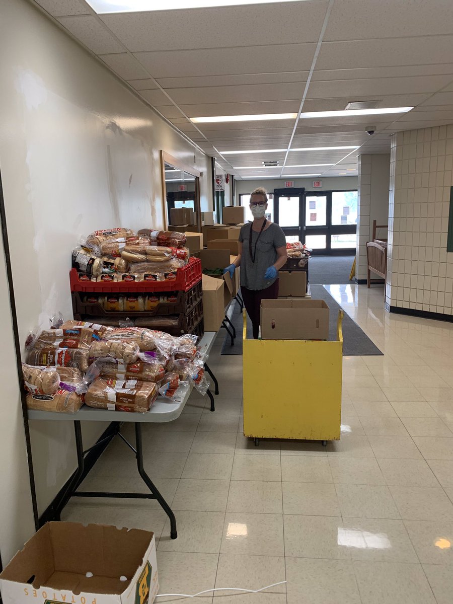 rdcLRSD's tweet photo. We are excited to begin our @louis_riel_sd summer Fresh Feast Food Boxes today with biweekly pickup of fresh food boxes for registered families throughout the summer. #RDCStrengthInCommunity https://t.co/hVjrTCvMrE