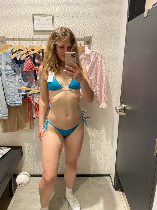 Clothes, makeup, fancy car, big house, fake smile &hellip; Well, but what do you hide behind these layers? 🔍👽❤️✨ #soul<a href="/tag/soul"class="tags"><span>#soul</span></a><a href="/tag/loveyourself"class="tags"><span>#loveyourself</span></a><a href="/tag/guess"class="tags"><span>#guess</span></a><a href="/tag/shoppingaddict"class="tags"><span>#shoppingaddict</span></a>