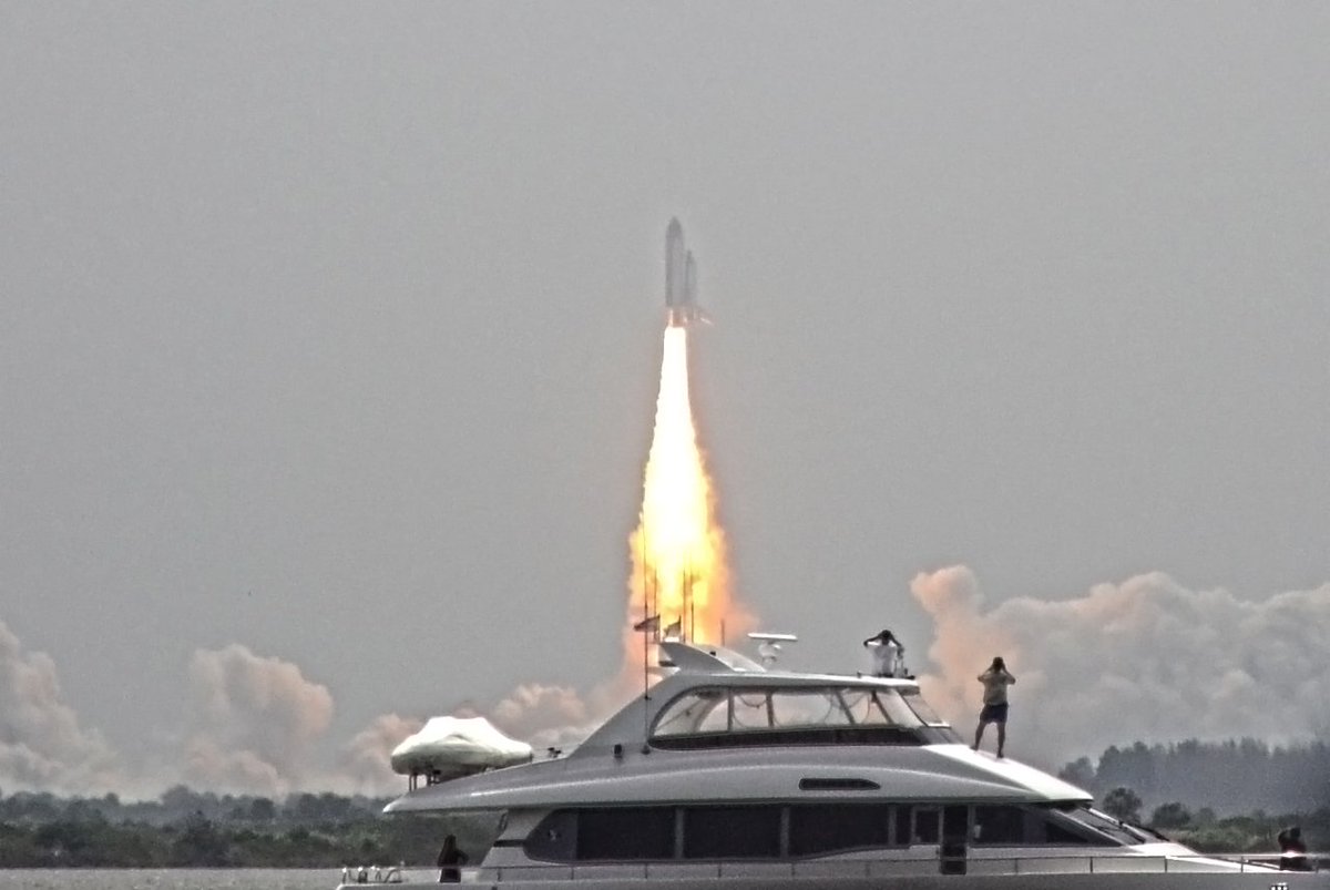ChrisAstro's tweet image. 10 years ago today: the last Space Shuttle launch! 🇺🇲🚀 #STS135 #SpaceShuttleAtlantis #STS #Atlantis #NASA