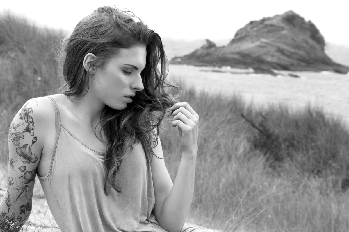 sieranga's tweet photo. Sea side portrait

New black and white portrait with the model Camille Santier (insta : camillesntr)

#bnwportrait #portraitphotography #photographeparis #photographeyvelines #shootingyvelines #frenchphotographer #carolinechollet #shootingparis #shootingportrait #bnwphotography https://t.co/pVvOweUwsS