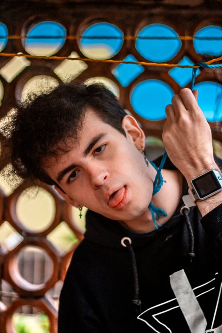 Por esta foto me bloquearon mi Instagram hace 2 a&ntilde;os JAJAJAJA 😪😂 https://t.co/7YSn4JcJ3I